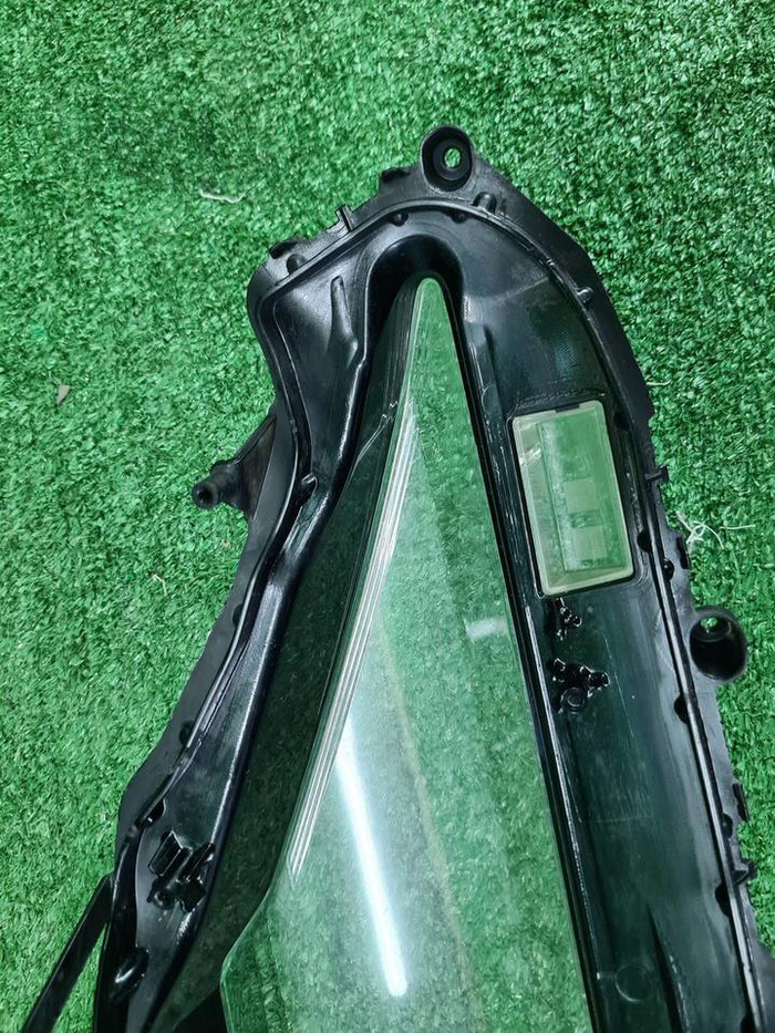 Стекло фары левое Toyota Camry xv70 (2017-2021)