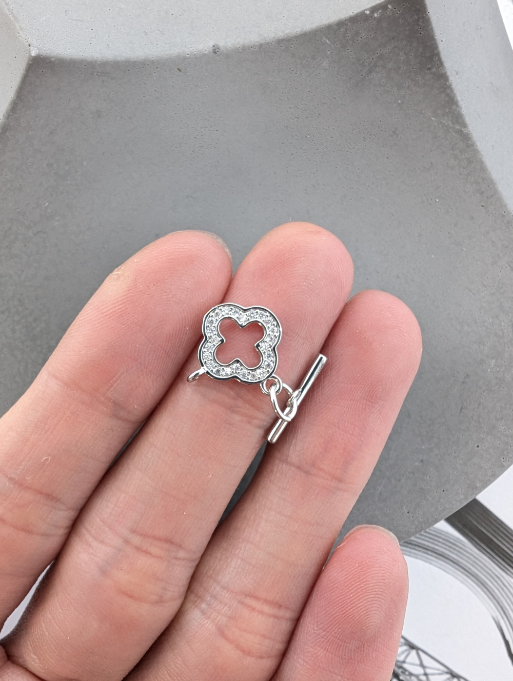 Замок тогл клевер