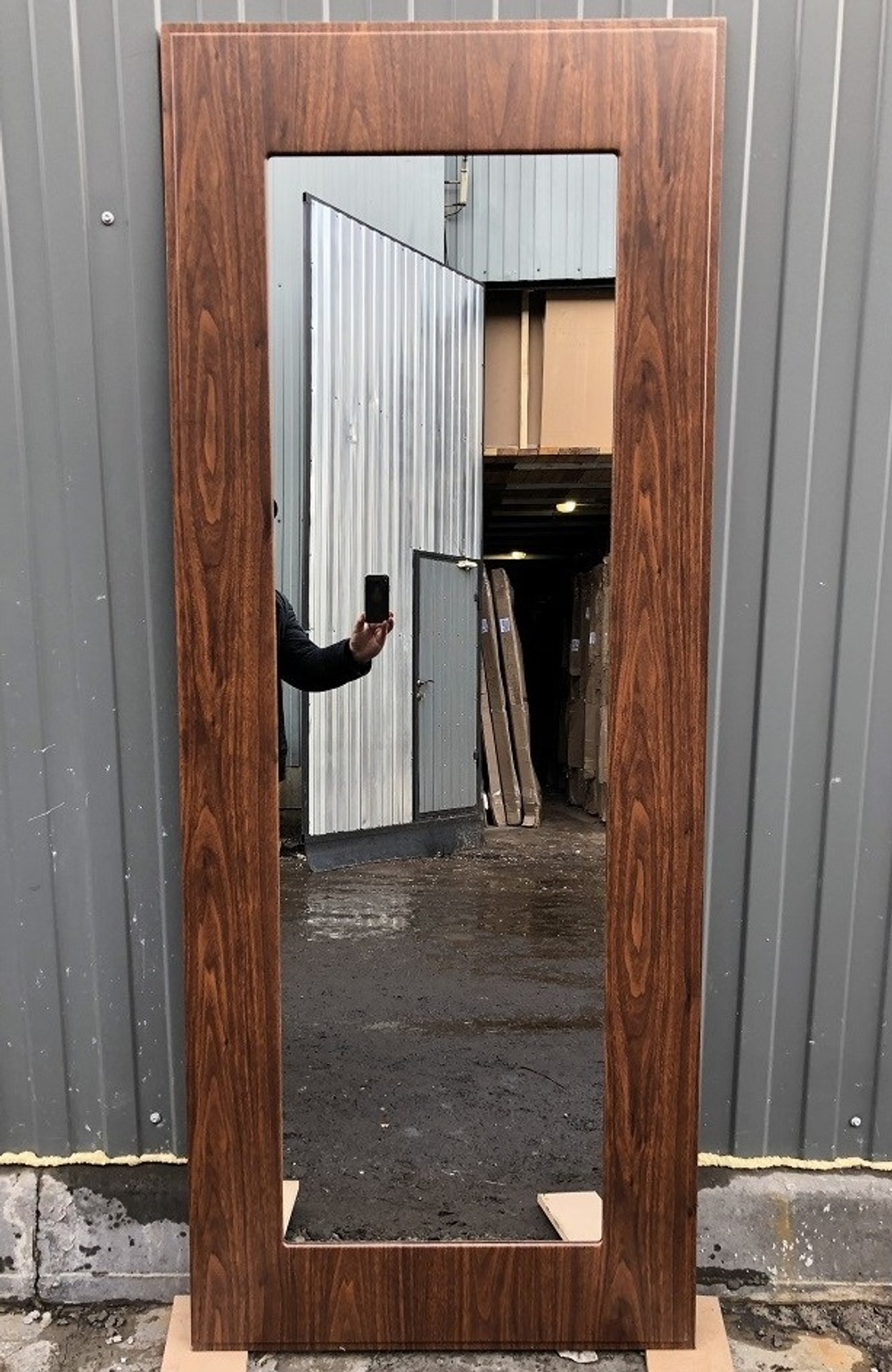 Входная металлическая дверь с зеркалом RеX (РЕКС) 15 Чешуя кварц черный, фурнитура хром / Пастораль береза мореная