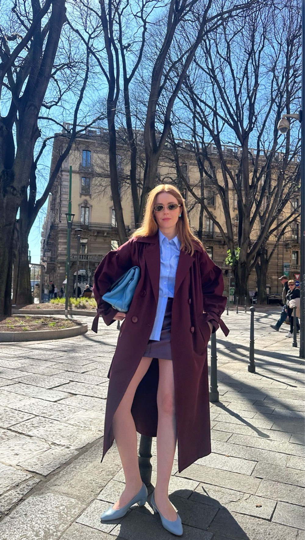 Бордовый тренч