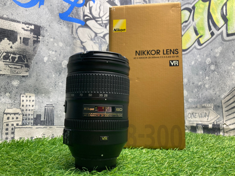 Nikon 28-300mm 3.5-5.6G ED VR AF-S Nikkor