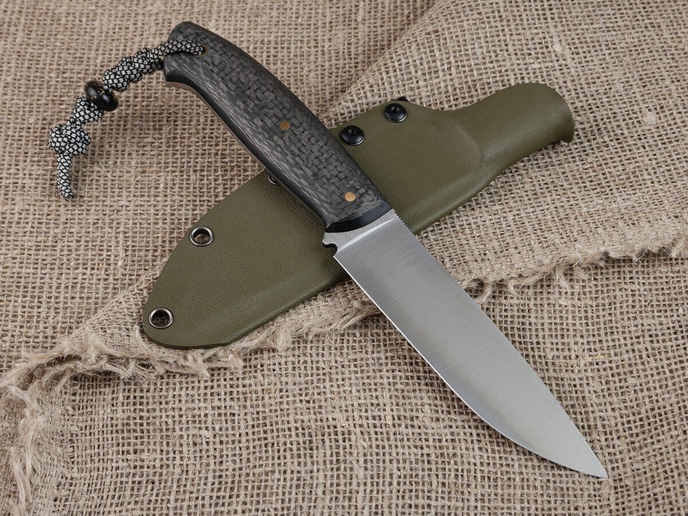 Нож цельнометаллический "Охотник" для бушкарфта, сталь VG-10, рукоять карбон, черный спейсер, ножны кайдекс