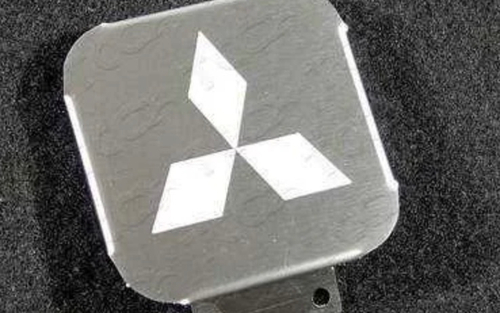 Заглушка на фаркоп под квадрат 50x50 с логотипом Mitsubishi, (нерж.сталь) TCUZMITS1