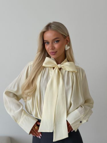 Блуза с бантом молочный