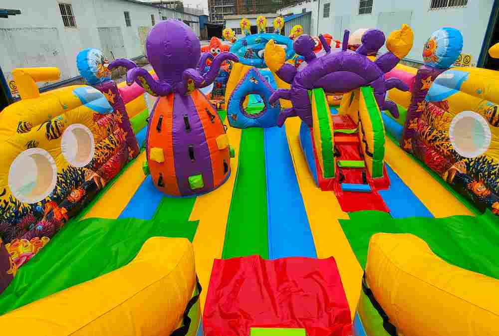 Коммерческий надувной батут с горкой «В гостях у моря 3»  10*6*6,1 м.