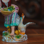 Фарфоровая статуэтка «Девушка с гусем»