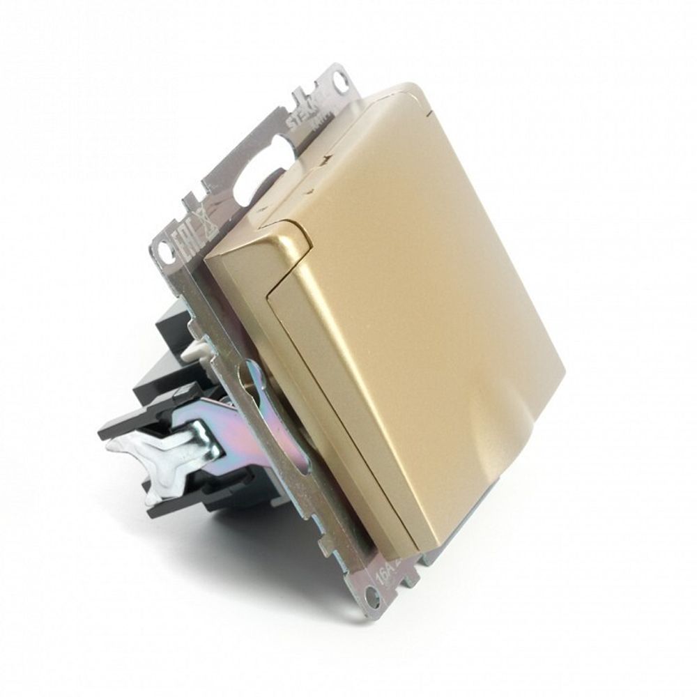 Розетка с заземлением и со шторкой, без рамки с крышкой Stekker Катрин 49222