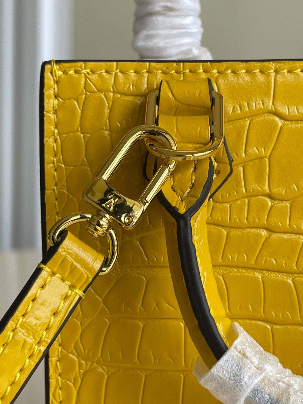 Louis Vuitton Petit Sac Plat