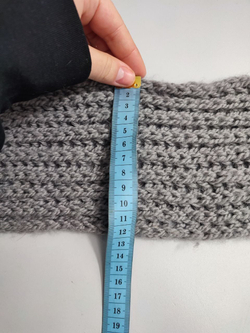 Шарф длинный с помпонами