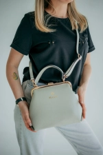 Женская кросс-боди сумка с фермуаром натуральная кожа светло-серая