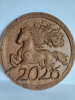 Панно из дуба сувенир Лошадь 2026 D=20см