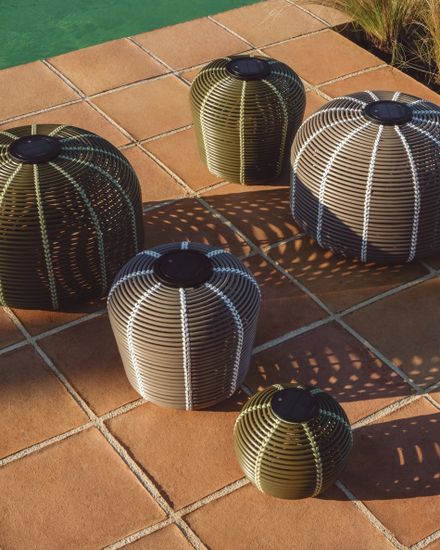 Уличный светильник Garoina солнечных батареях из искусственного ротанга зеленого цвета, 35 см