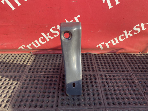 Кронштейн замка кабины 2017г