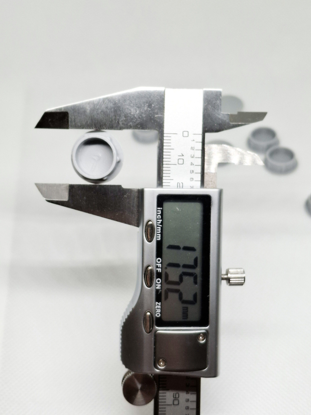 Заглушка пластиковая для отверстий D 15 мм - 50 шт. (Черный)