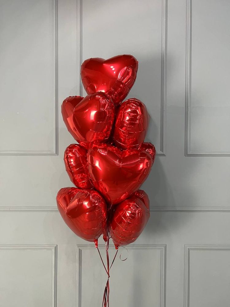 Шары-сердца красные
