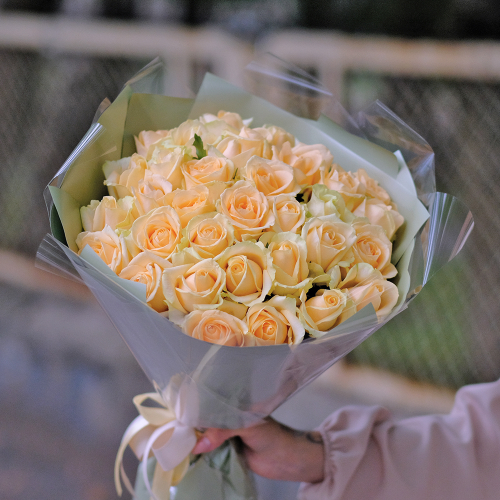 Купить Букет 33 персиковых роз Peach Avalanche