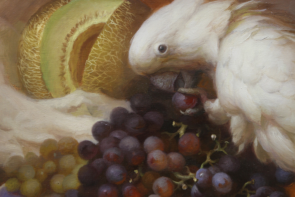 Какаду с виноградом