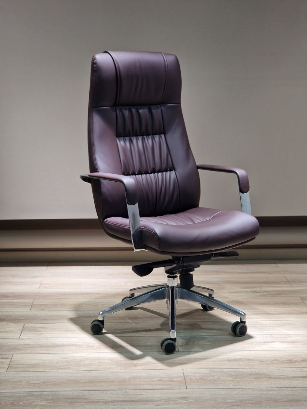 Кресло офисное 2367 685122 brown color LEATHER