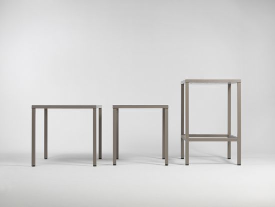 Стол пластиковый обеденный цвет тортора Cube 80 Италия Nardi