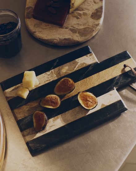 Сервировочная доска Surne из черного и бежевого мрамора 30 x 18 см