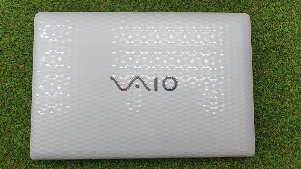 Ноутбук Sony VAIO PCG-71812V VPC-EH3M1R 1366x768, Intel Core i3-2350M 2.30 GHz, 4 Gb, GeForce 410M Windows 7 Home Premium