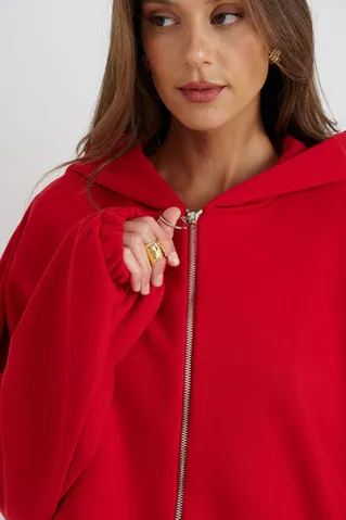 Укороченное худи на молнии красного цвета