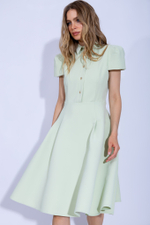 Женское изящное салатовое платье с пуговицами