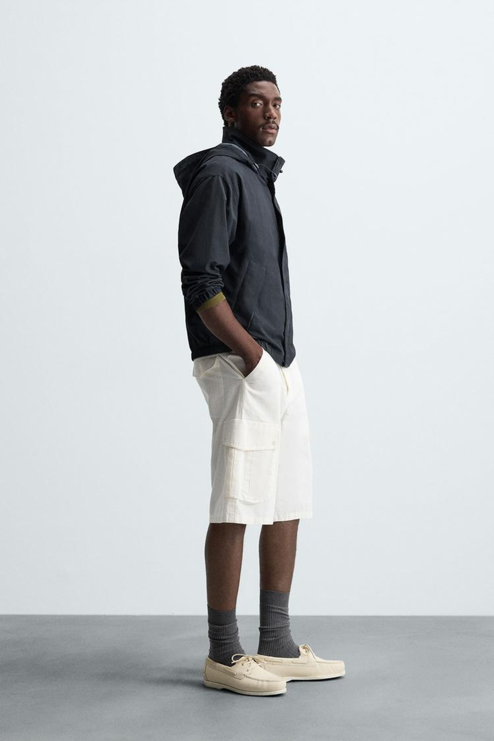 ZARA НЕПРОМОКАЕМАЯ КУРТКА ИЗ ВЫСОКОТЕХНОЛОГИЧНОЙ ТКАНИ, МОРСКОЙ СИНИЙ