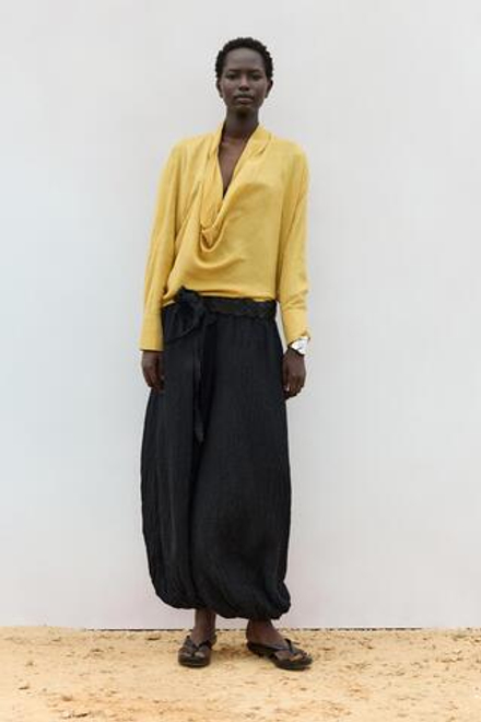 Massimo Dutti Блуза из струящейся ткани с драпированным вырезом, горчично-желтый