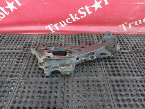 Кронштейн усилителя бампера правый 2020г