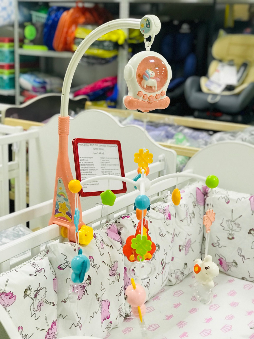 106852/Музыкальная карусель на кроватку "Elefantino" розовый на бат. 108 мелодий, 5 вращ. игрушек