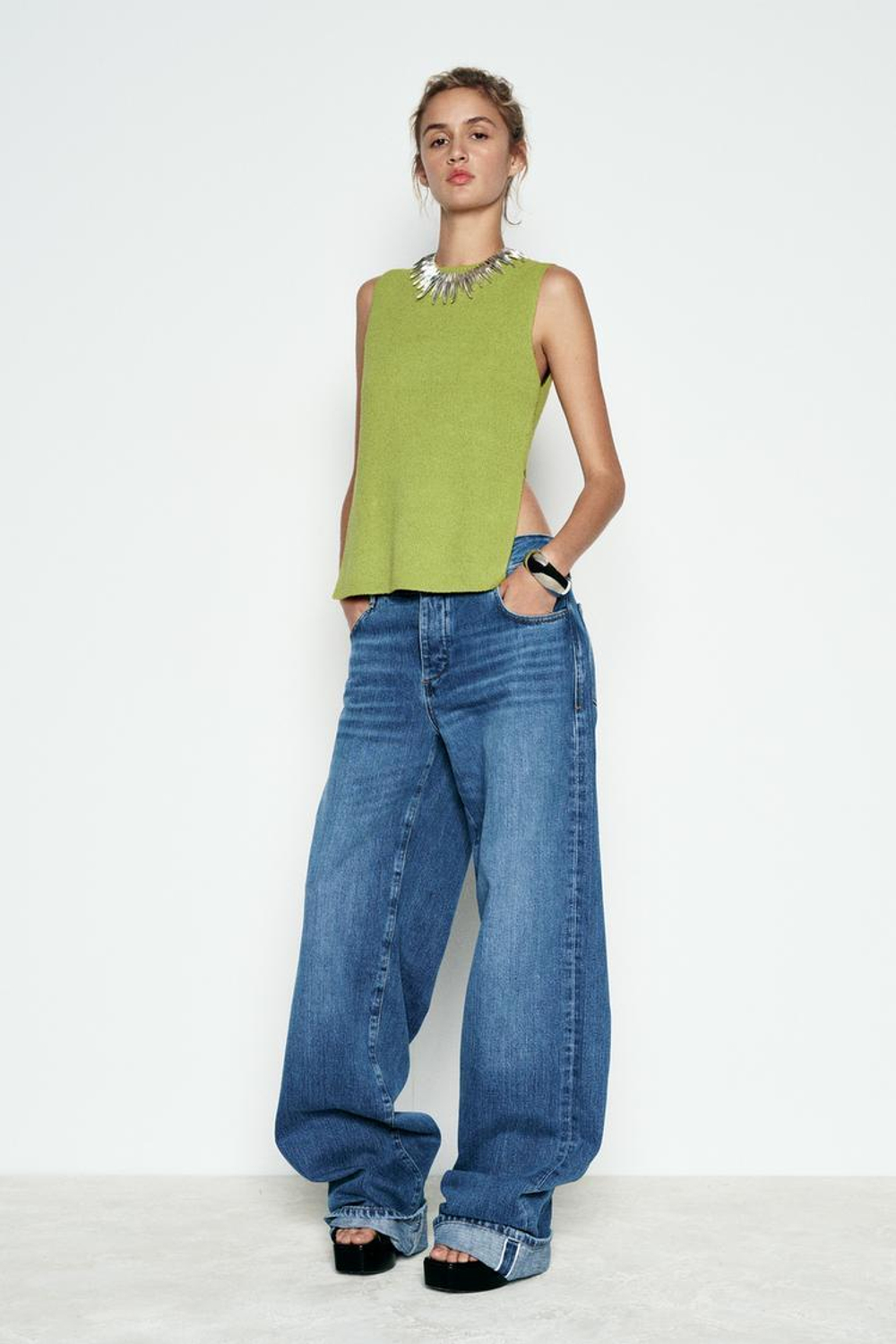 ZARA ОДНОТОННЫЙ ТРИКОТАЖНЫЙ ТОП С ПУГОВИЦАМИ СЗАДИ, ЗЕЛЕНЫЙ