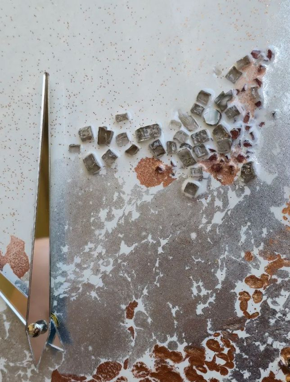 Интерьерные часы ручной работы подарочные из смолы