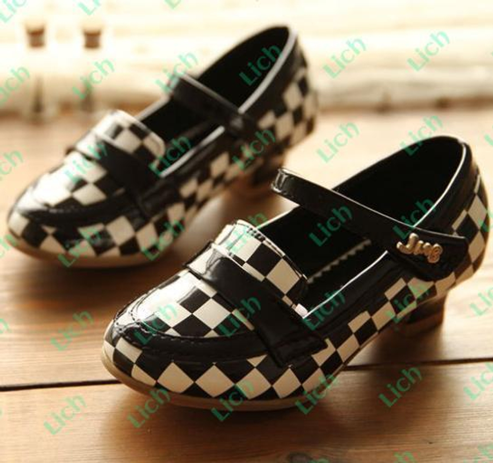 Туфли детские с шахматным принтом и каблучком