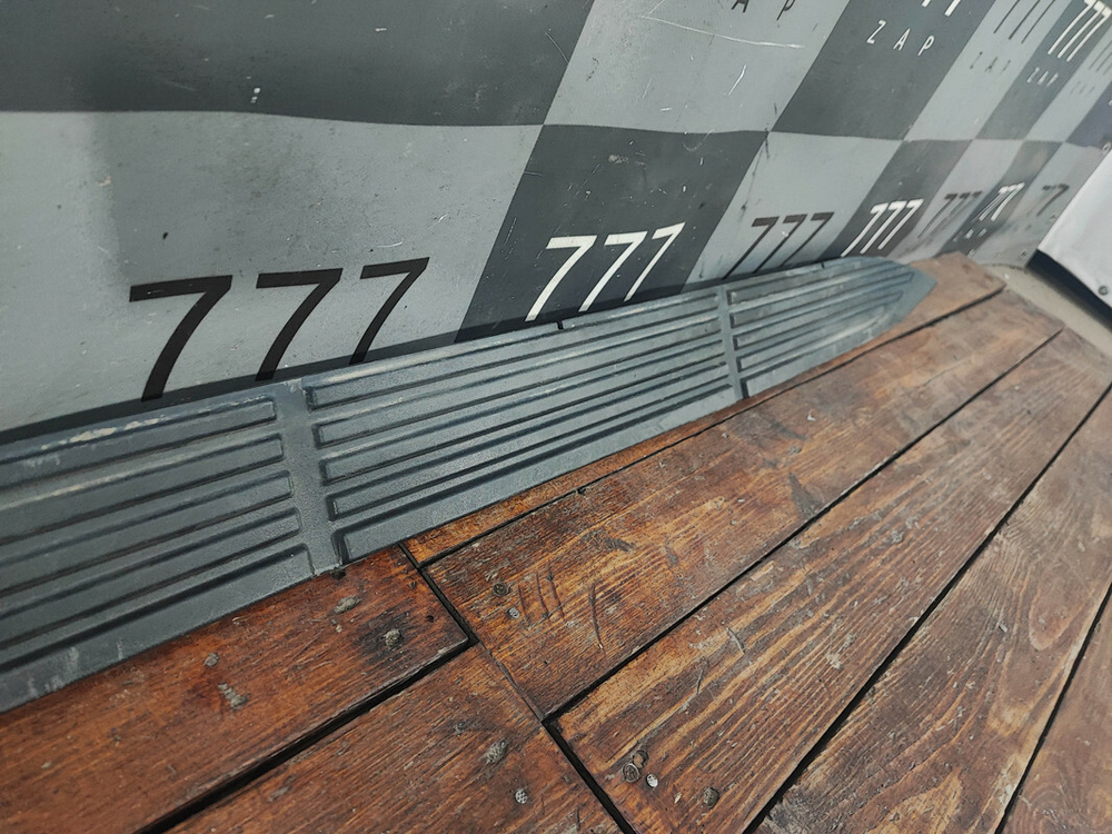 Накладка подножки правая Toyota Land Cruiser 200 12-21 Б/У Оригинал 517716A120