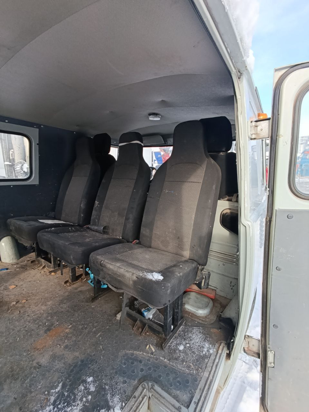 UAZ 3741* Грузопассажирский 374195-05 (без ABS, Бензиновый, 2,7 л, 112 л.с.)