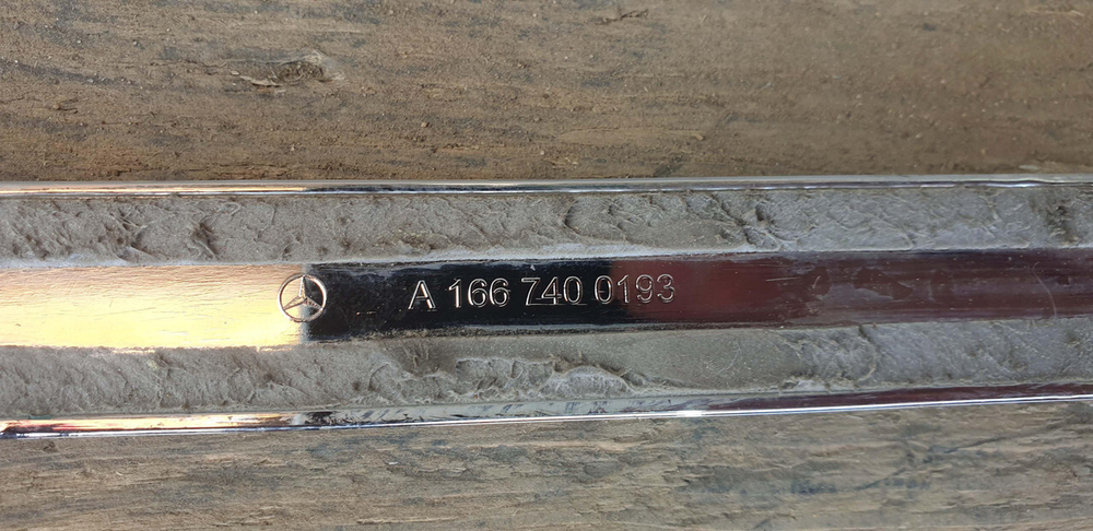 Молдинг крышки багажника Mercedes GLE (W166) 11-18 Б/У Оригинал A1667400193