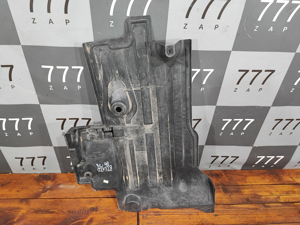 Защита антигравийная правая Volvo XC40 17-нв Б/У Оригинал 31694916