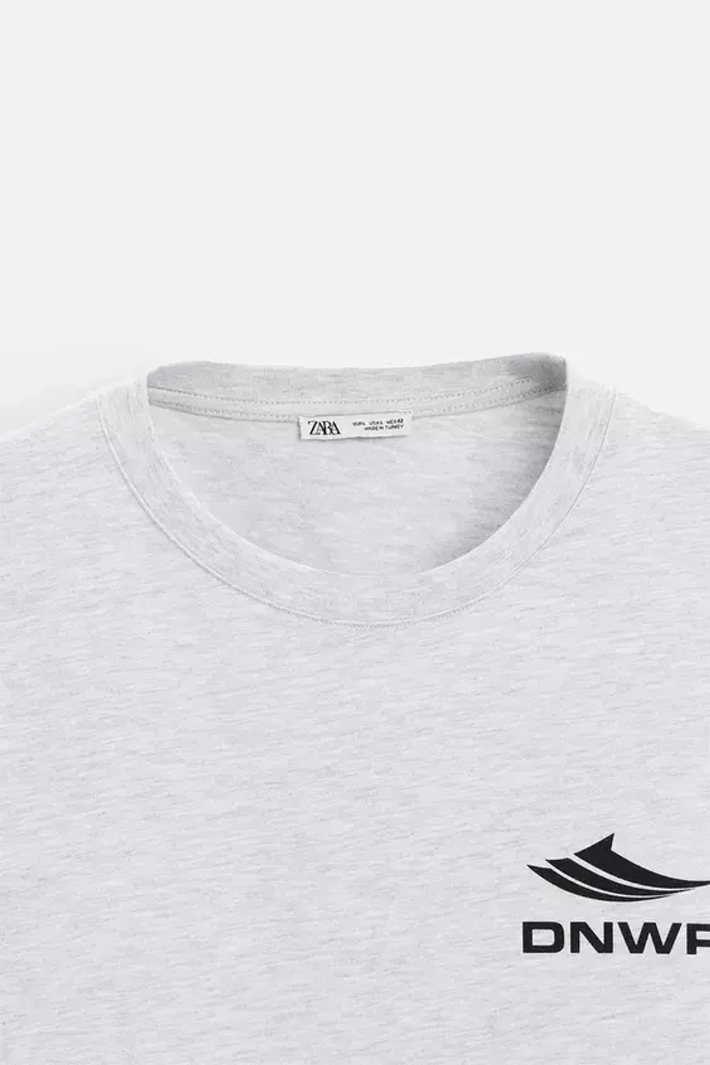 ZARA ФУТБОЛКА С КОНТРАСТНЫМ ПРИНТОМ, СЕРЫЙ С МЕЛАНЖЕВЫМ ЭФФЕКТОМ