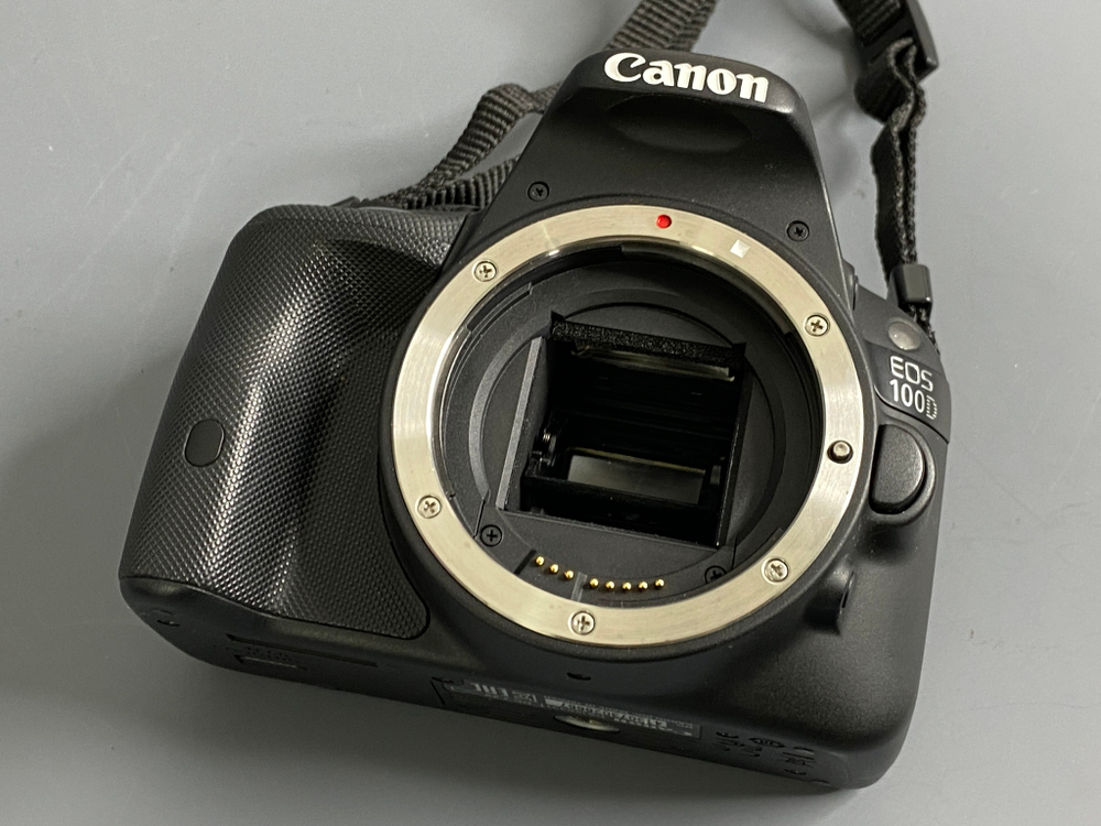 Canon 100D Kit 18-55mm 6600 кадров