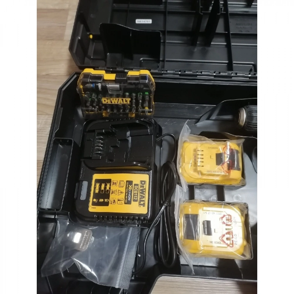 Дрель-шуруповерт бесщеточная аккумуляторная DeWalt DCD701D2-QW