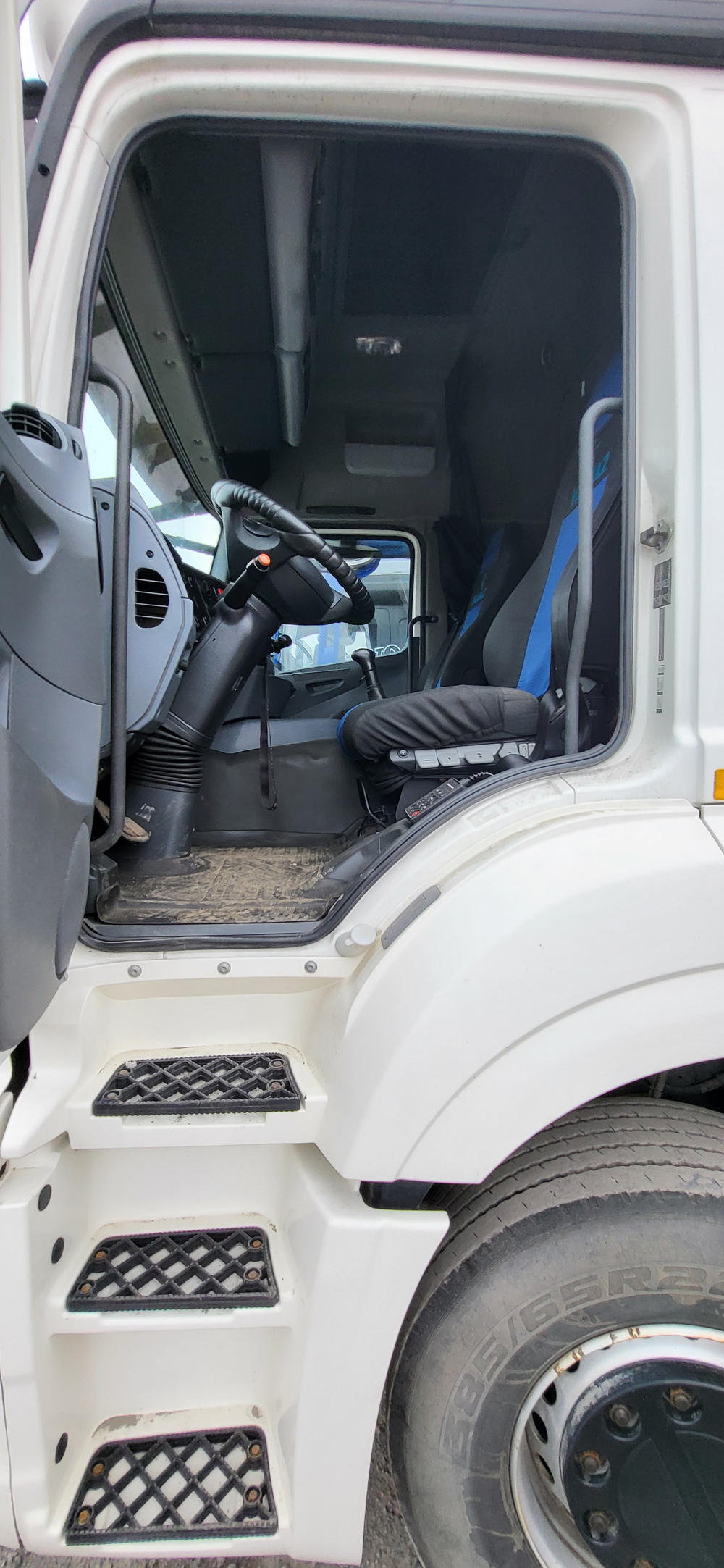 КамАЗ М1840 4x2 Седельный тягач 5490-5P (Газовый, 11,6 л, 389 л.с., МТ)