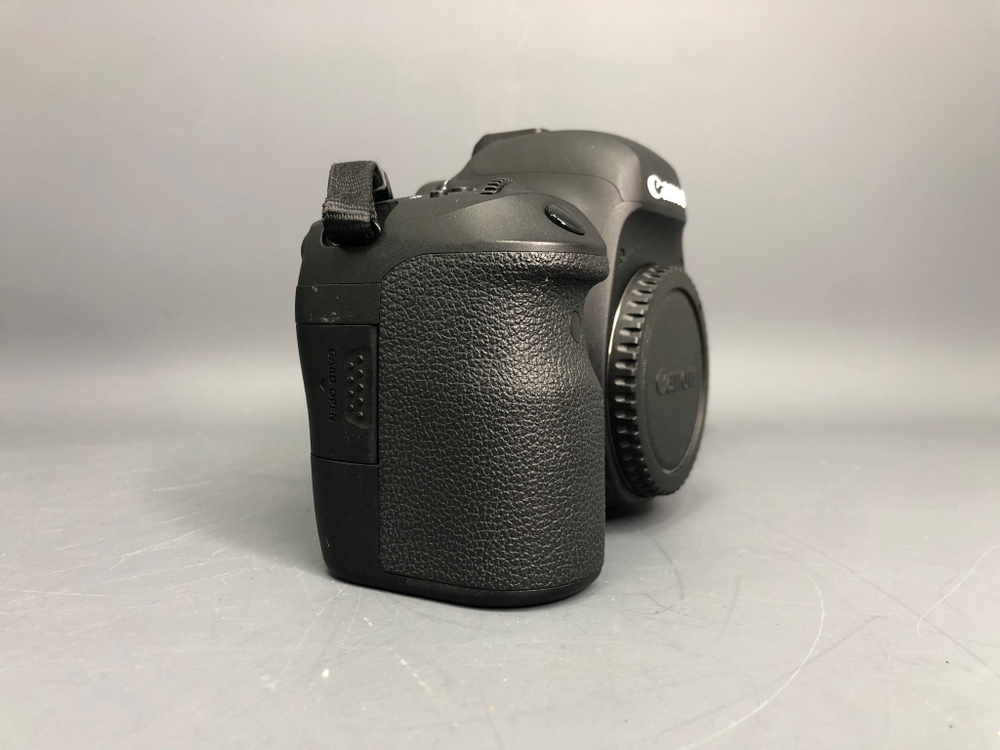 Canon EOS 6D Mark II 6.400 кадров
