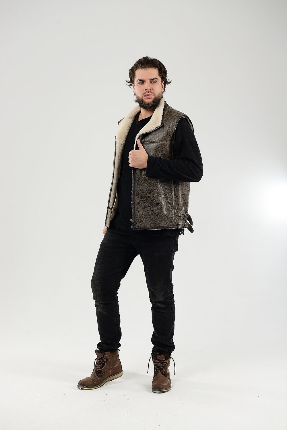 жилет из натуральной дубленочной овчины