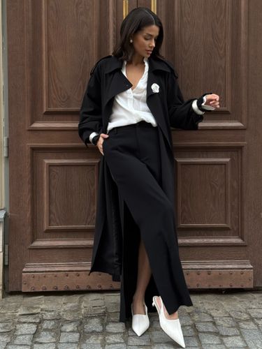 Черная юбка-макси с боковыми разрезами