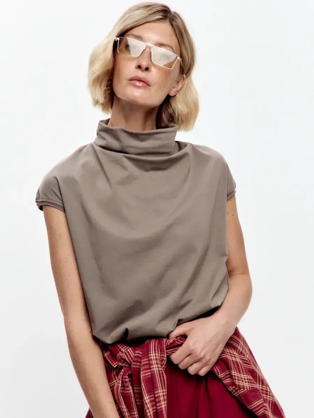 Футболка дизайнерская с цельнокроеным воротником