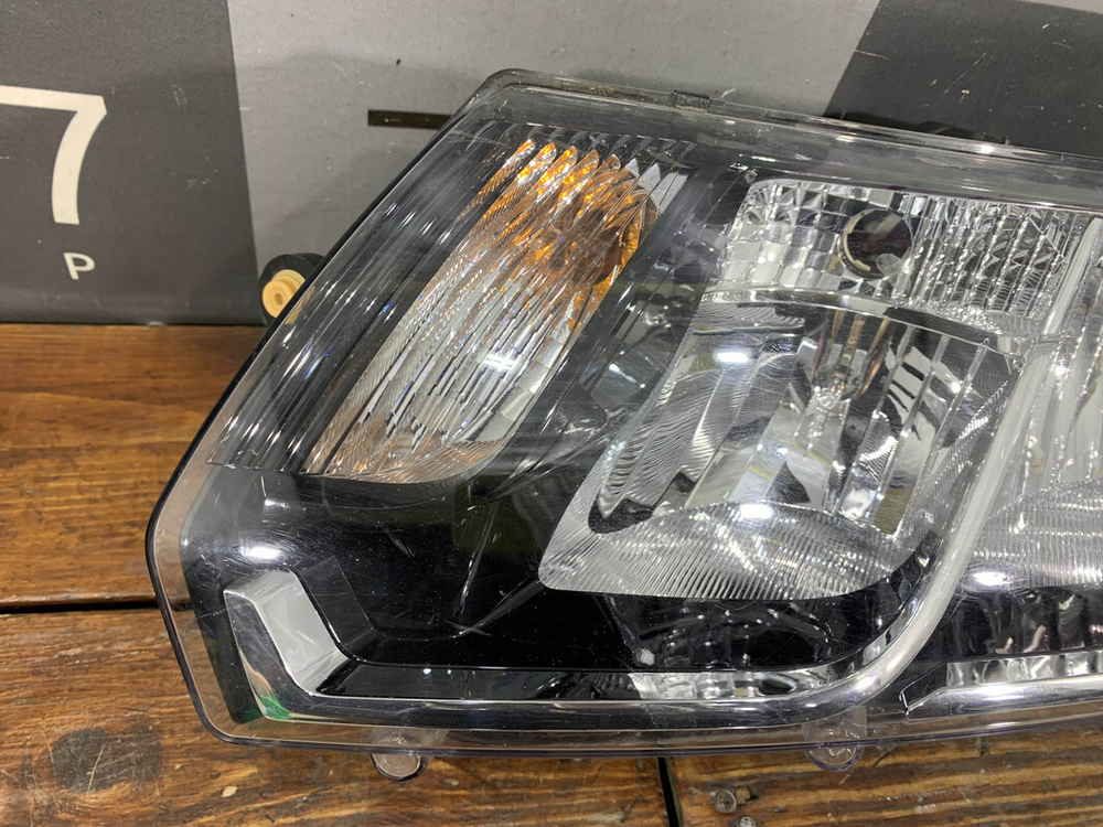 Фара левая Lada Largus 21-нв Б/У Оригинал 8450092037