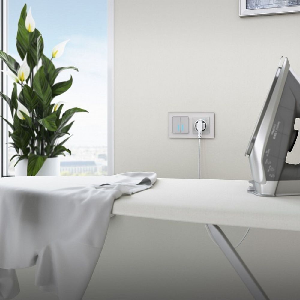 Розетка с заземлением и со шторками, без рамки с Wi-Fi Werkel серебряный W1171606