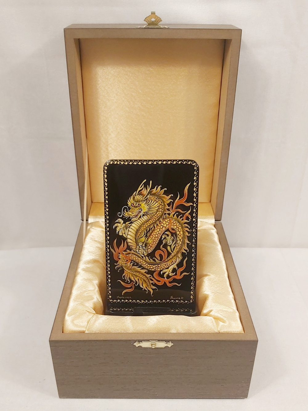 Сувенирная подставка для телефона с росписью Палех "Дракон"