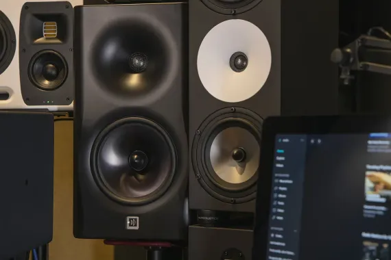 Dutch & Dutch 8c Studio Speaker Black